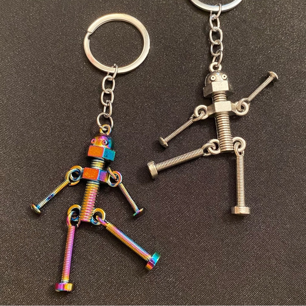 Dancing Metal Robot Keychains Are Cute and Sleek - Picture 3 of 6